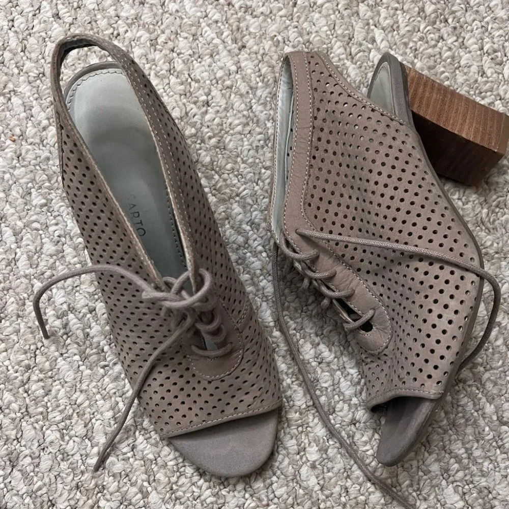 Franco sarto lace up  peep toe heels brown size 8 tan